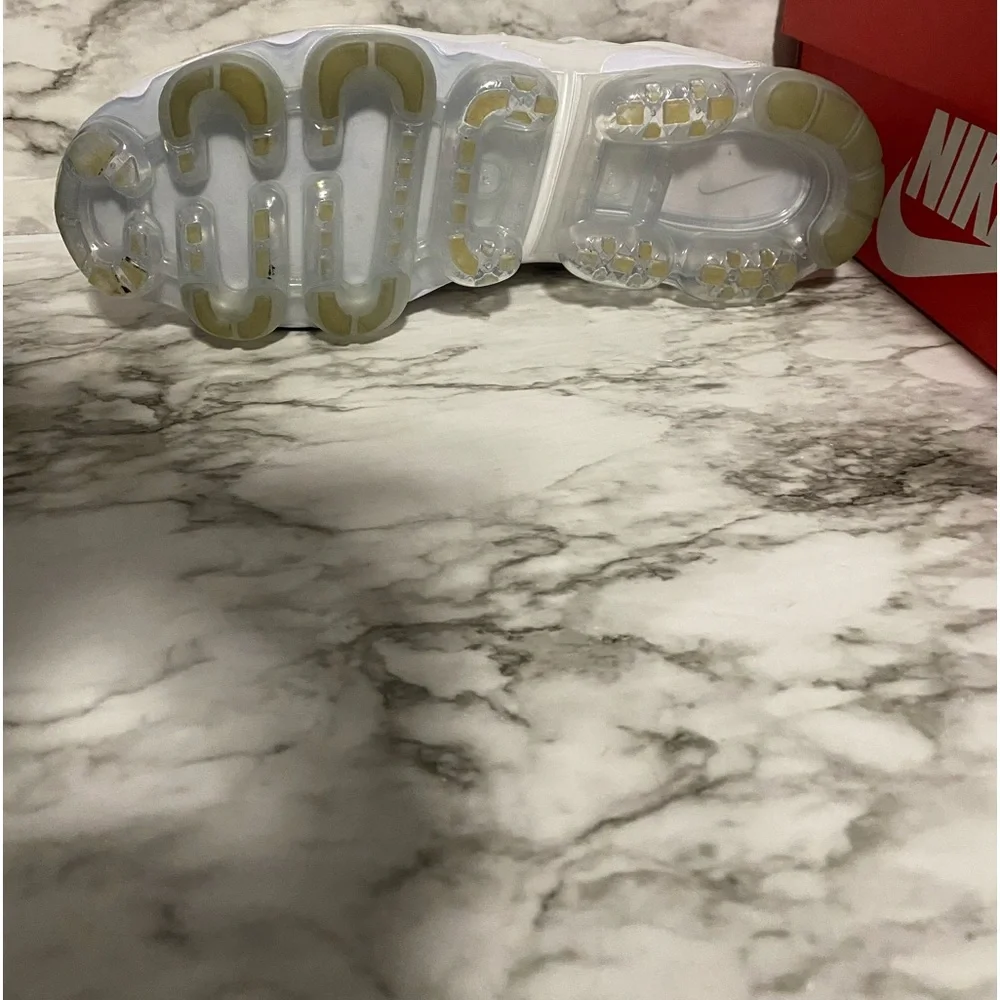 Nike Vapermax Plus Triple White Size 11 - Picture 4 of 6